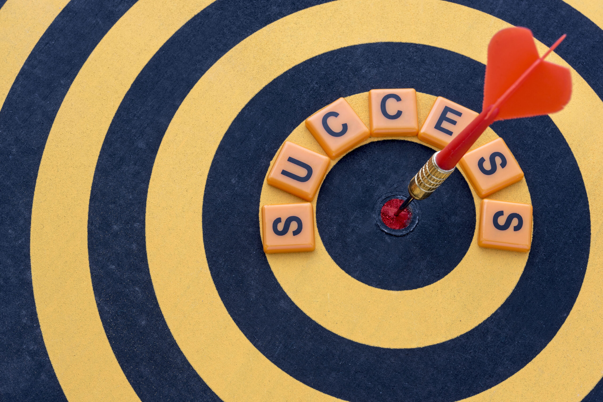 dart-hitting-bullseye-target-with-word-success-dartboard